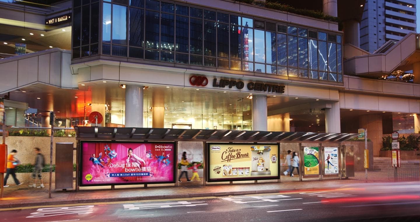 香港巴士站廣告牌實景,黃昏街景